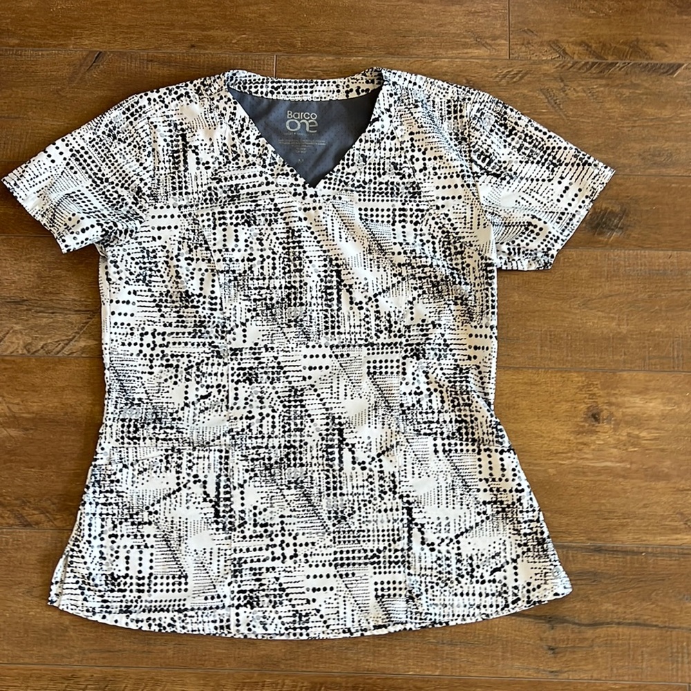 Barco One scrub top
